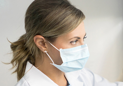 VGZ personeel helpt mee in de zorg